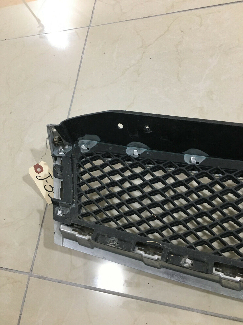 Upper Grille Chevy Traverse 2009-2012 15943196 Original