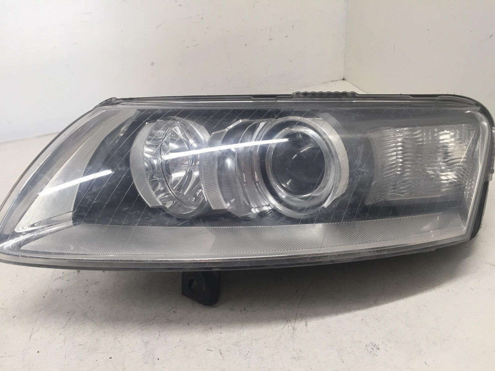 Xenon HID Headlight Damaged Driver Left LH Audi A6 2005-2008 4F0941003BD OEM3