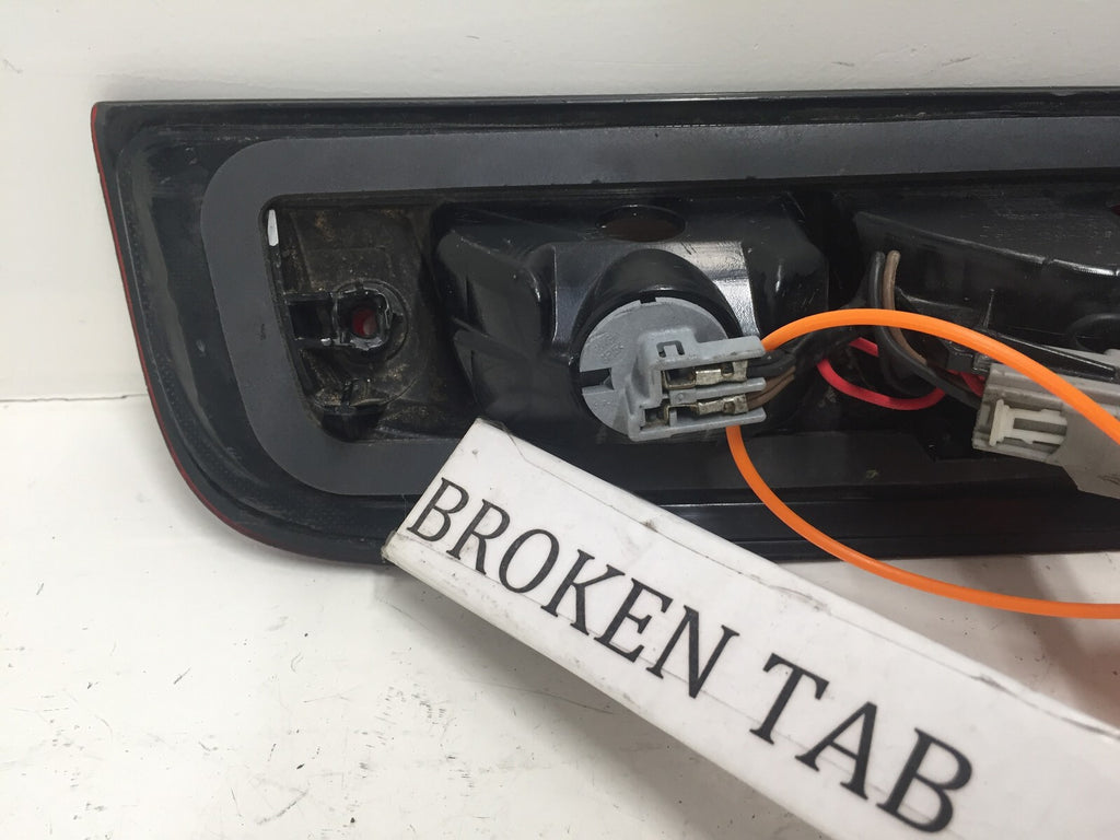 Tail Brake light Damaged GMC Sierra 2014 20979071 OEM