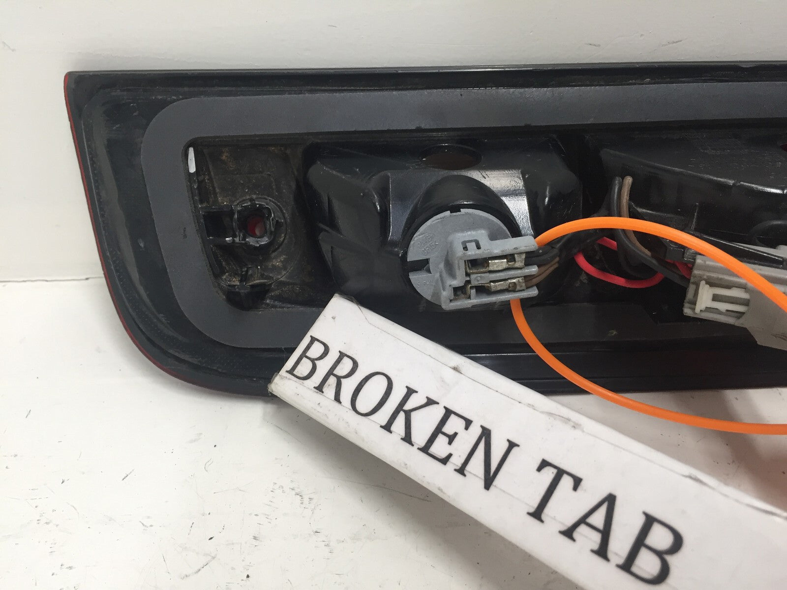 Tail Brake light Damaged GMC Sierra 2014 20979071 OEM