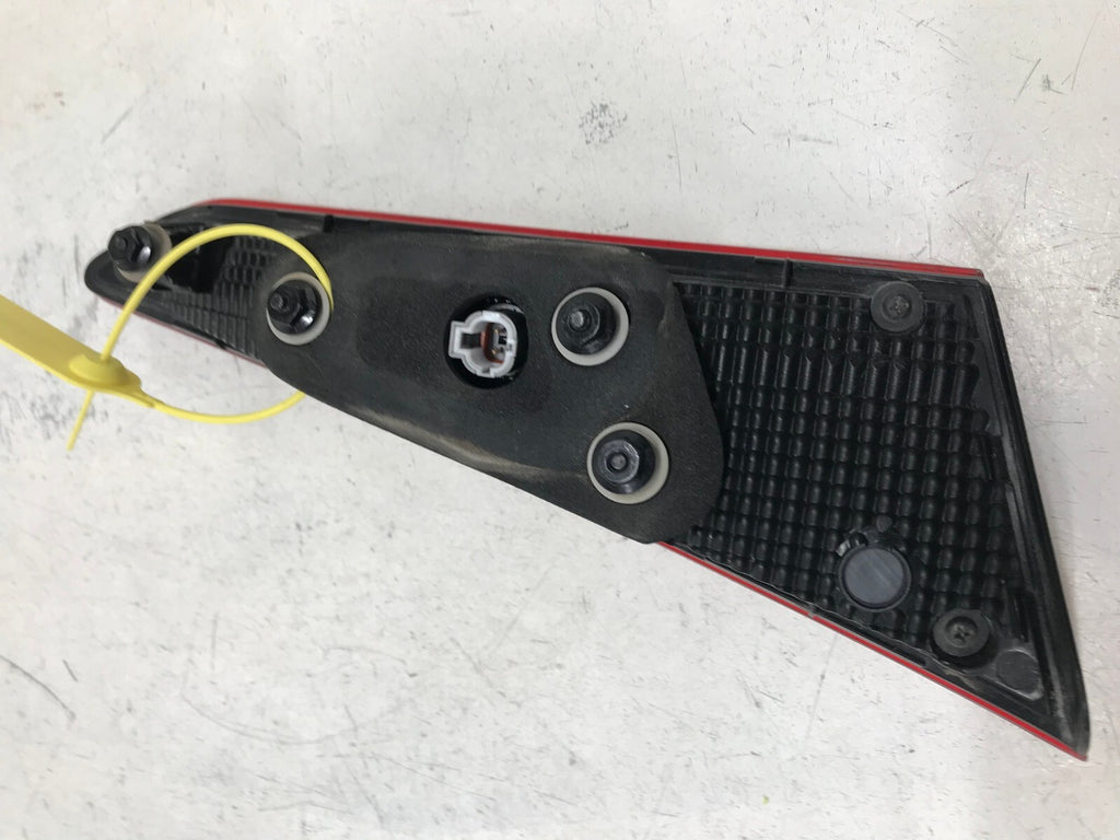 Tail light Damaged RH Passenger 2019-2020 Hyundai Elantra 92404-F3500 OEM