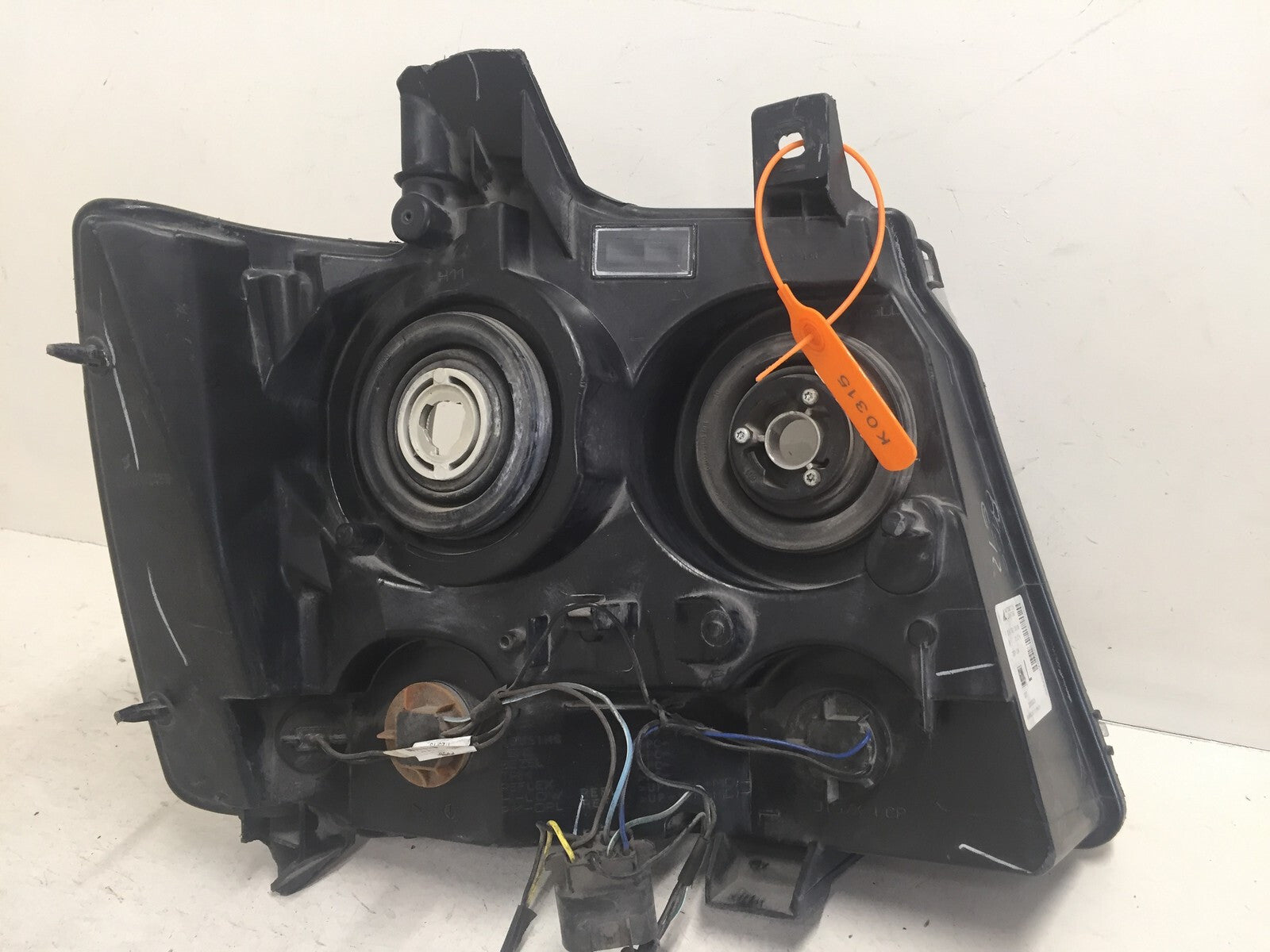 Headlight Damaged Driver LH 07-2014 Chevrolet Tahoe 07-13 Avalanche 22853025 OEM