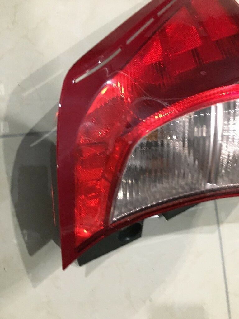 Tail light Damaged Lamp LH Driver NISSAN VERSA NOTE HBACK 14-16 265553WC0A OEM