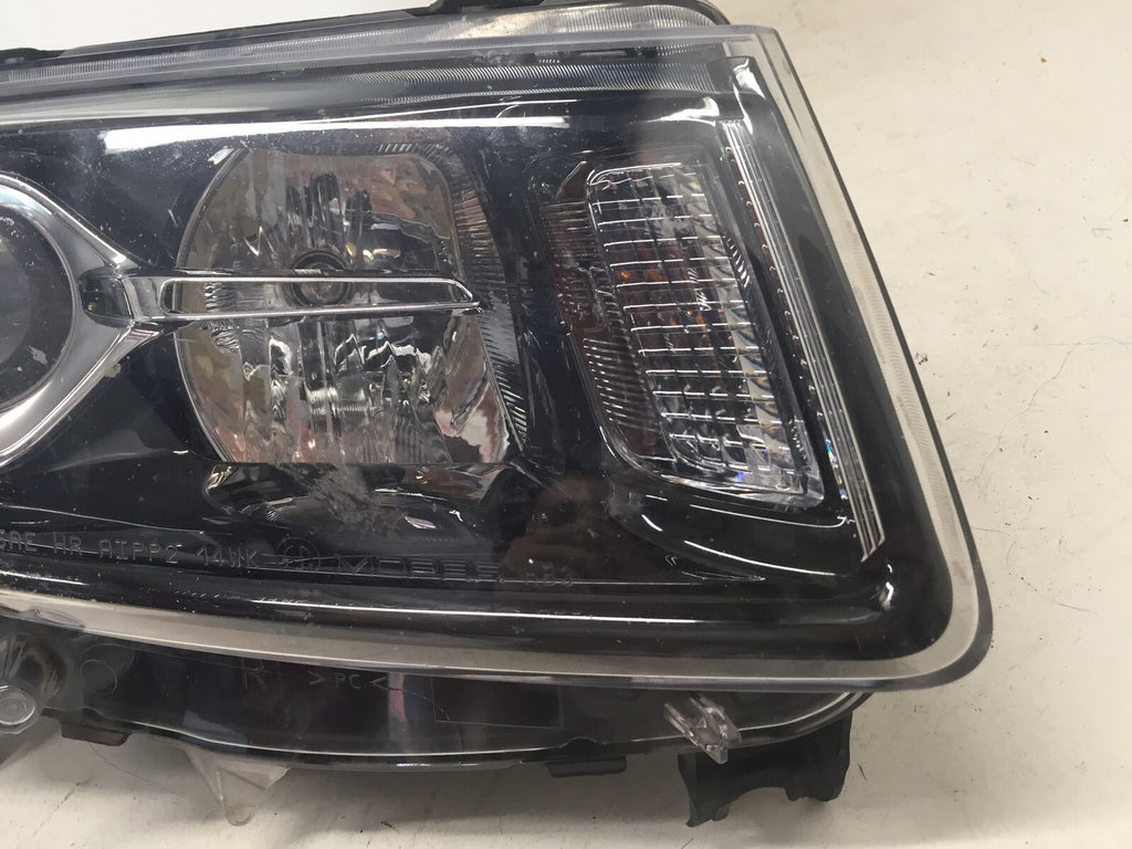 Headlight Damaged Passenger RH Jeep Grand Cherokee 2014 2015 68236108AC OEM2