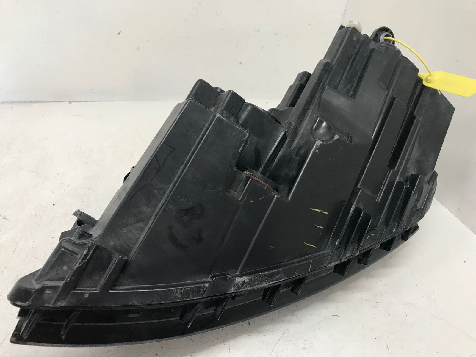Headlight Damaged Passenger RH Volkswagen Jetta Sedan 2011-2014 5C7941006 OEM