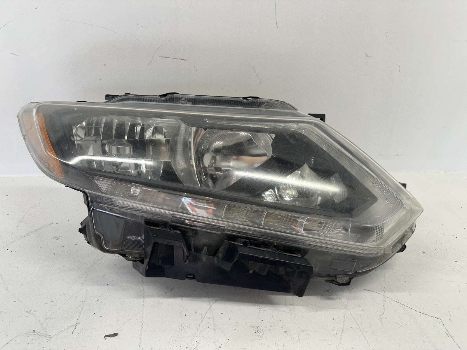 Headlight Damaged Right Passenger RH 2014 - 2016 Nissan Rogue 1011-500366 OEM