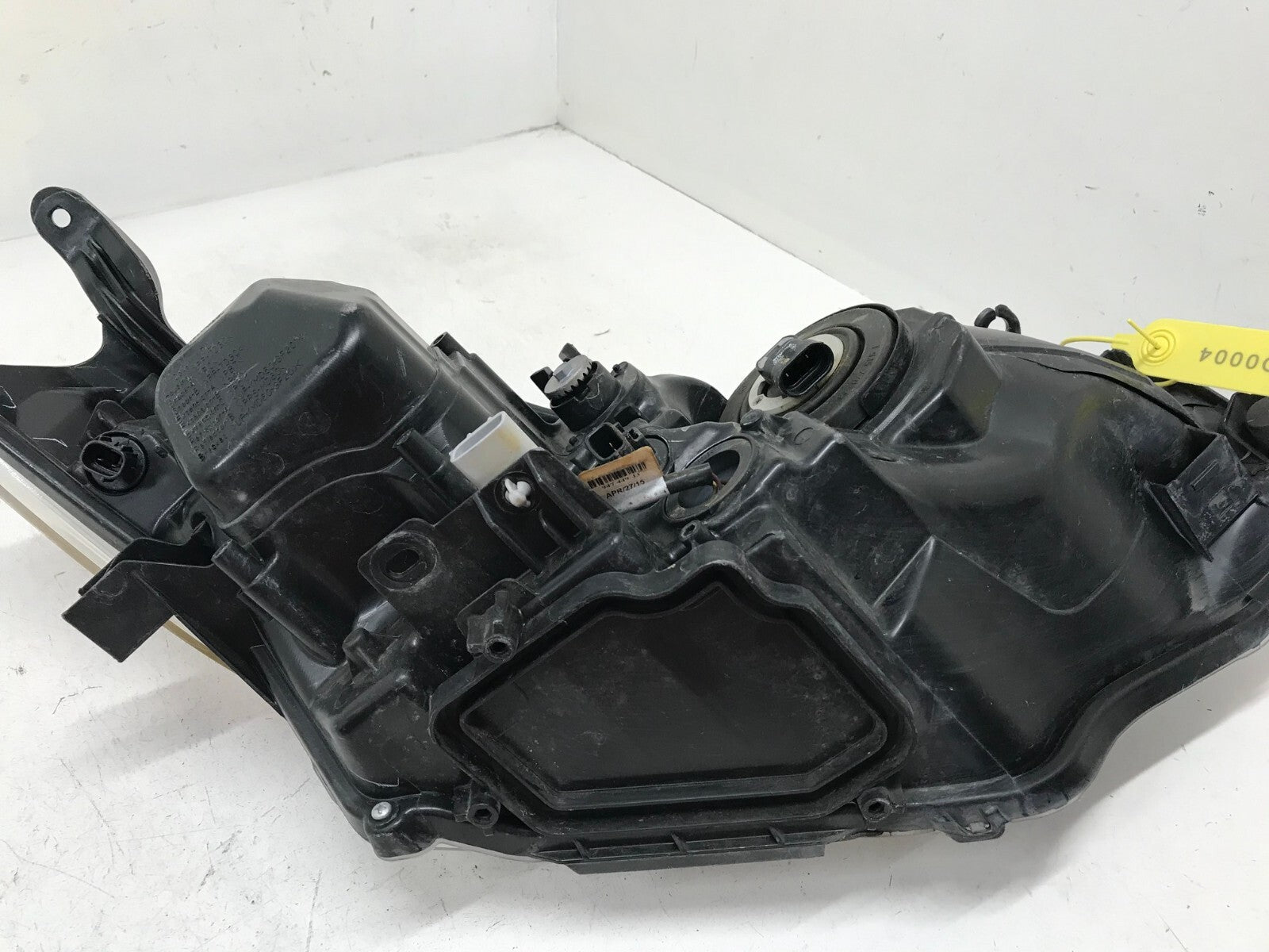 Halogen Headlight Damaged Driver LH Toyota Corolla 2014 - 2016 81150-02E60 OEM