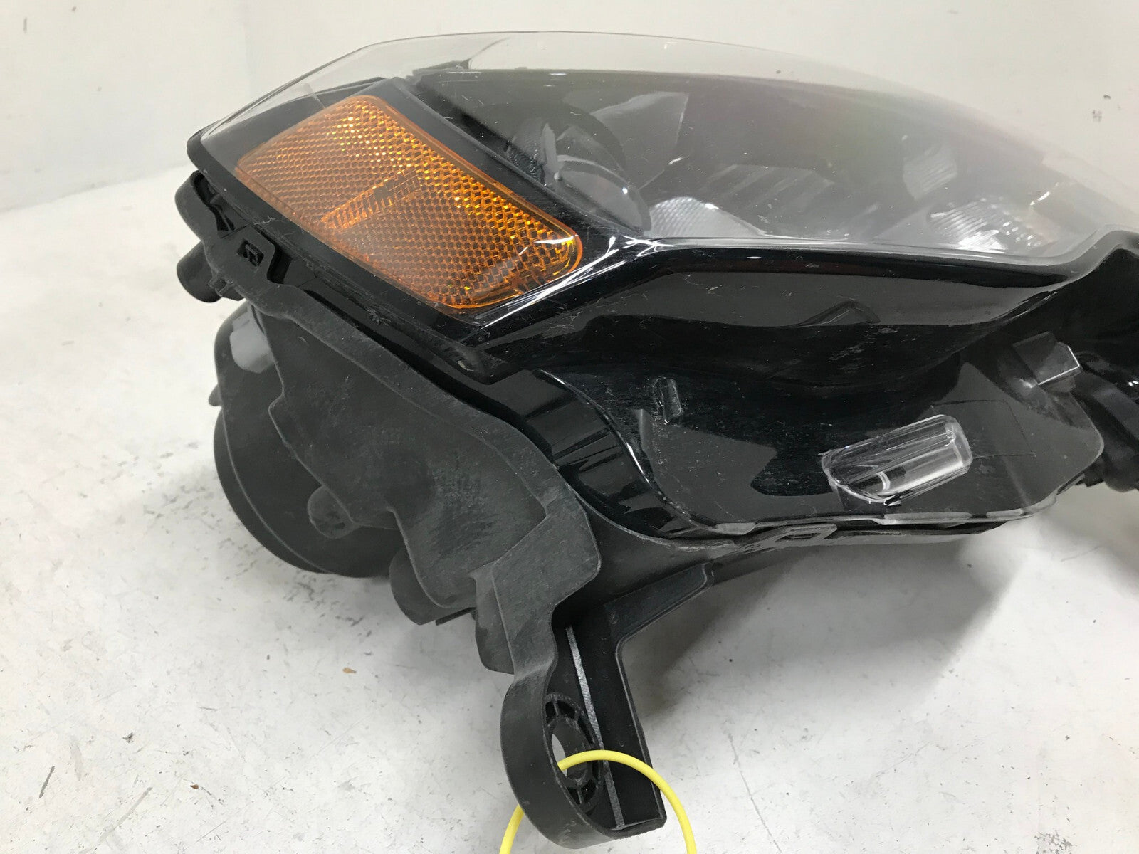 Headlight Damaged Halogen Right RH Jeep Grand Cherokee 17-2021 68266646AD OEM