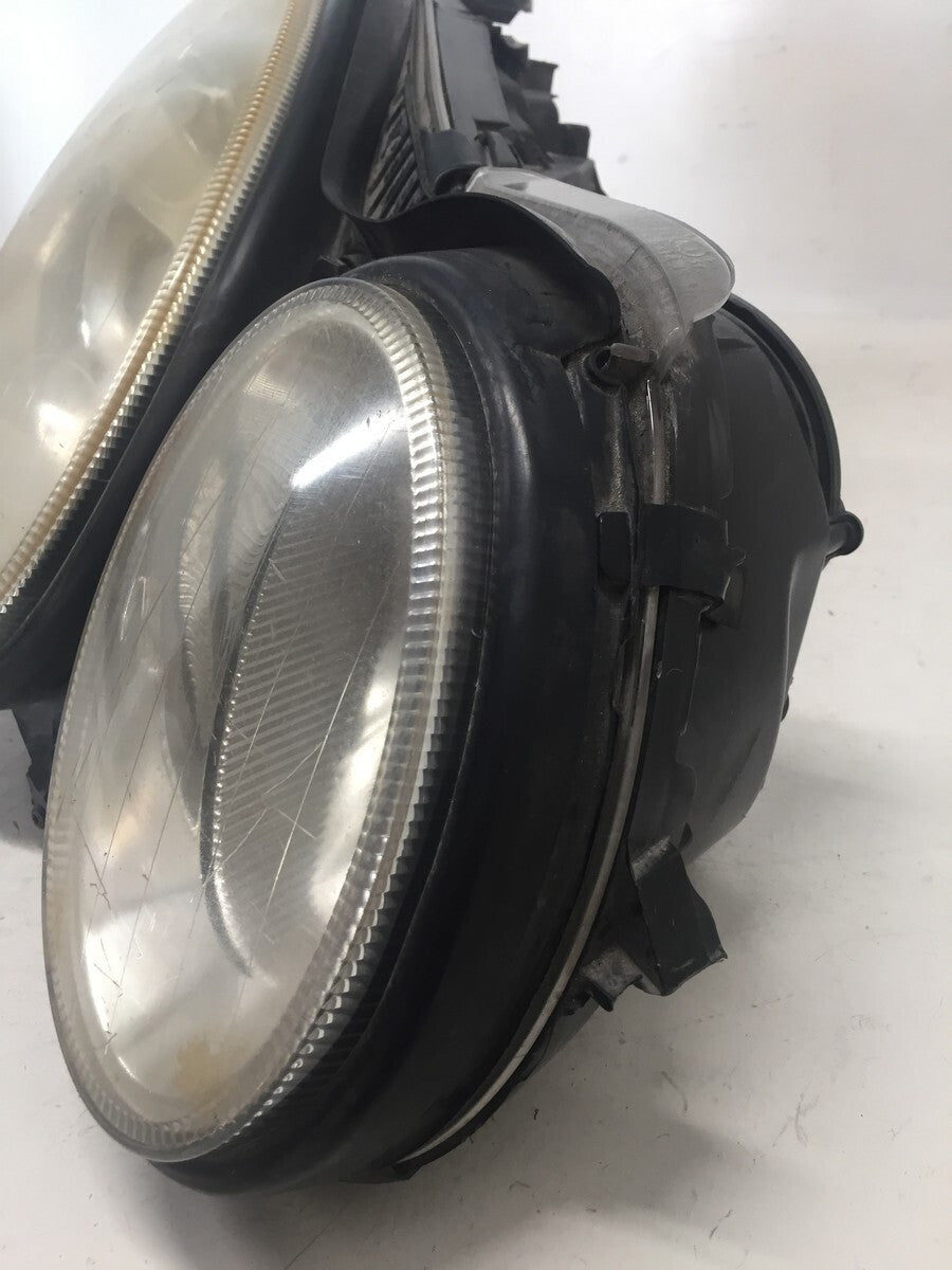 Headlight Damaged Passenger right side Mercedes Benz W211 E Class 2003-2006 OEM