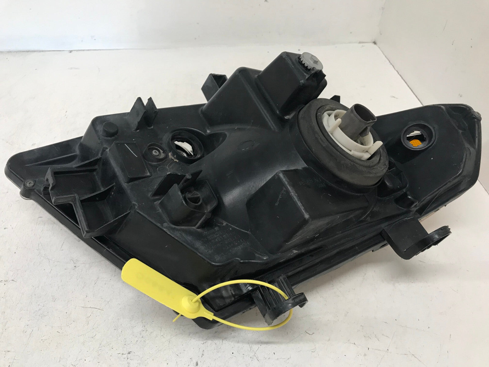 Headlight Damaged Driver LH Nissan Frontier Pickup Truck 09-2019 26060ZL40A OEM