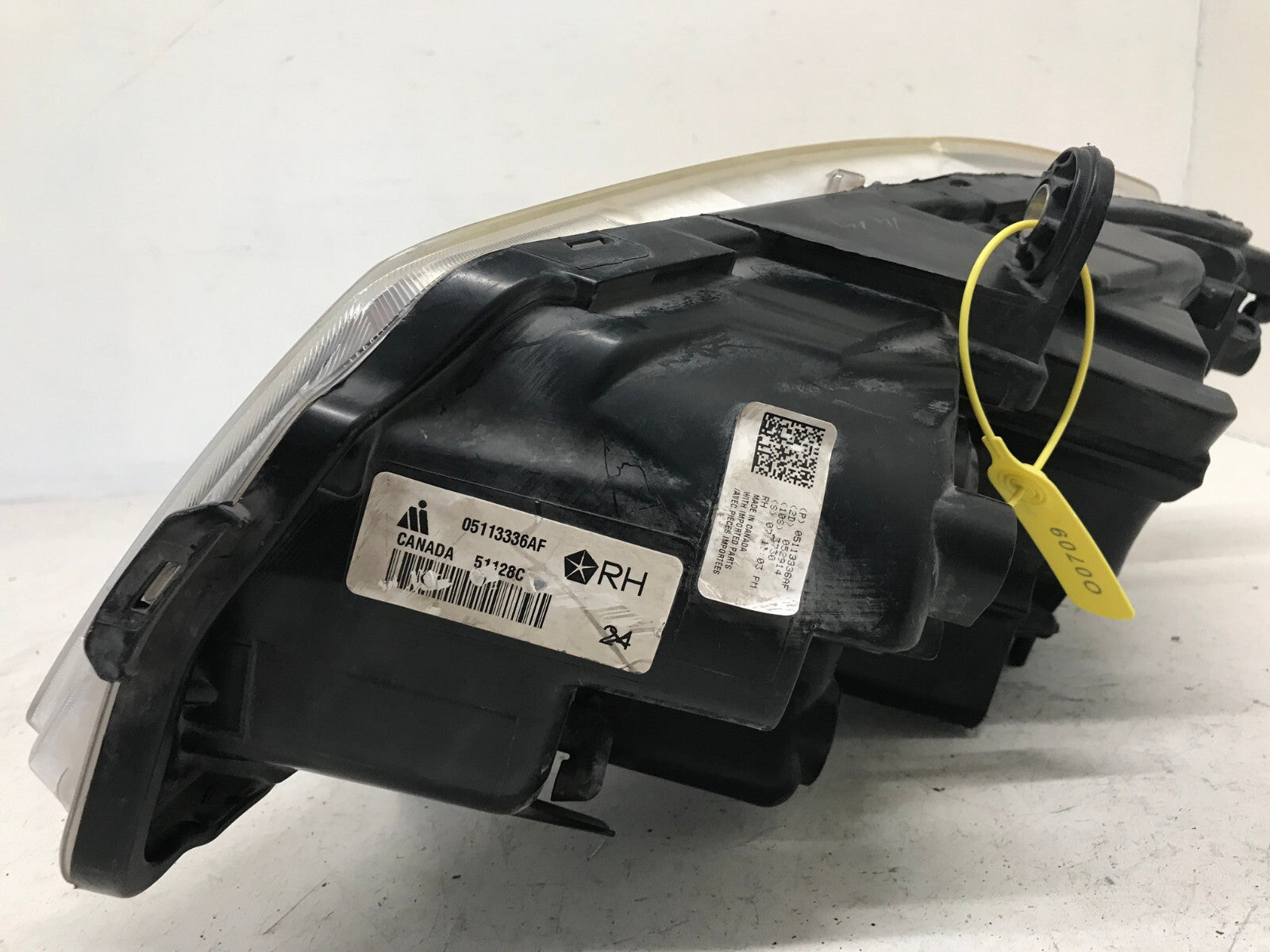 Headlight Damaged RH 08-16 Chrysler Town & Country 11-20 Dodge G. Caravan OEM