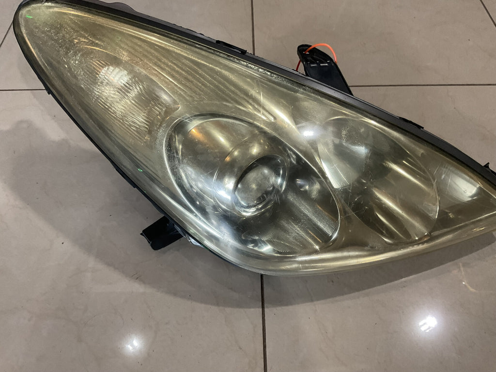 Headlight Right Passenger RH 2005-2006 Lexus ES300 ES330 Damaged 81130-33561 OEM