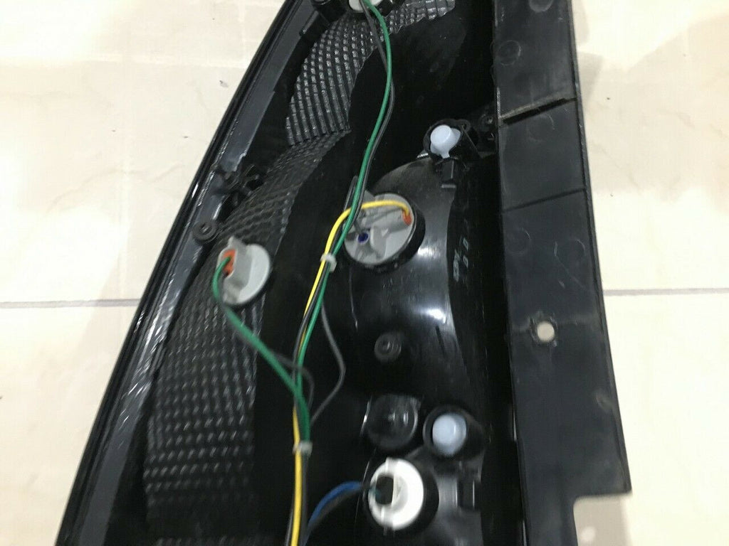 Tail light Damaged Halogen Right RH Passenger Kia Soul 2014-2017 Original