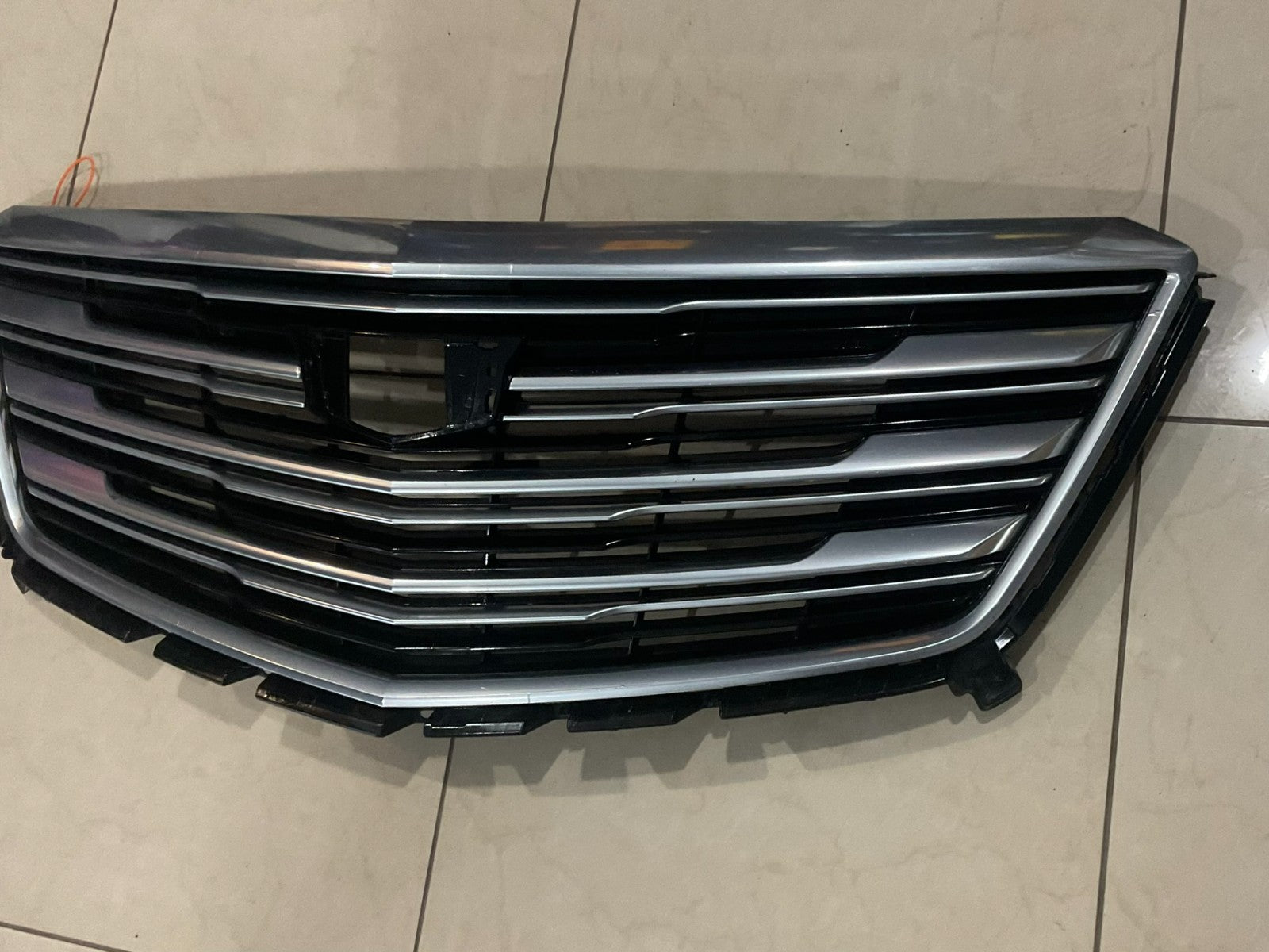 Grill Grille Silver/Black 2017-2019 Cadillac XT5 84107964 OEM