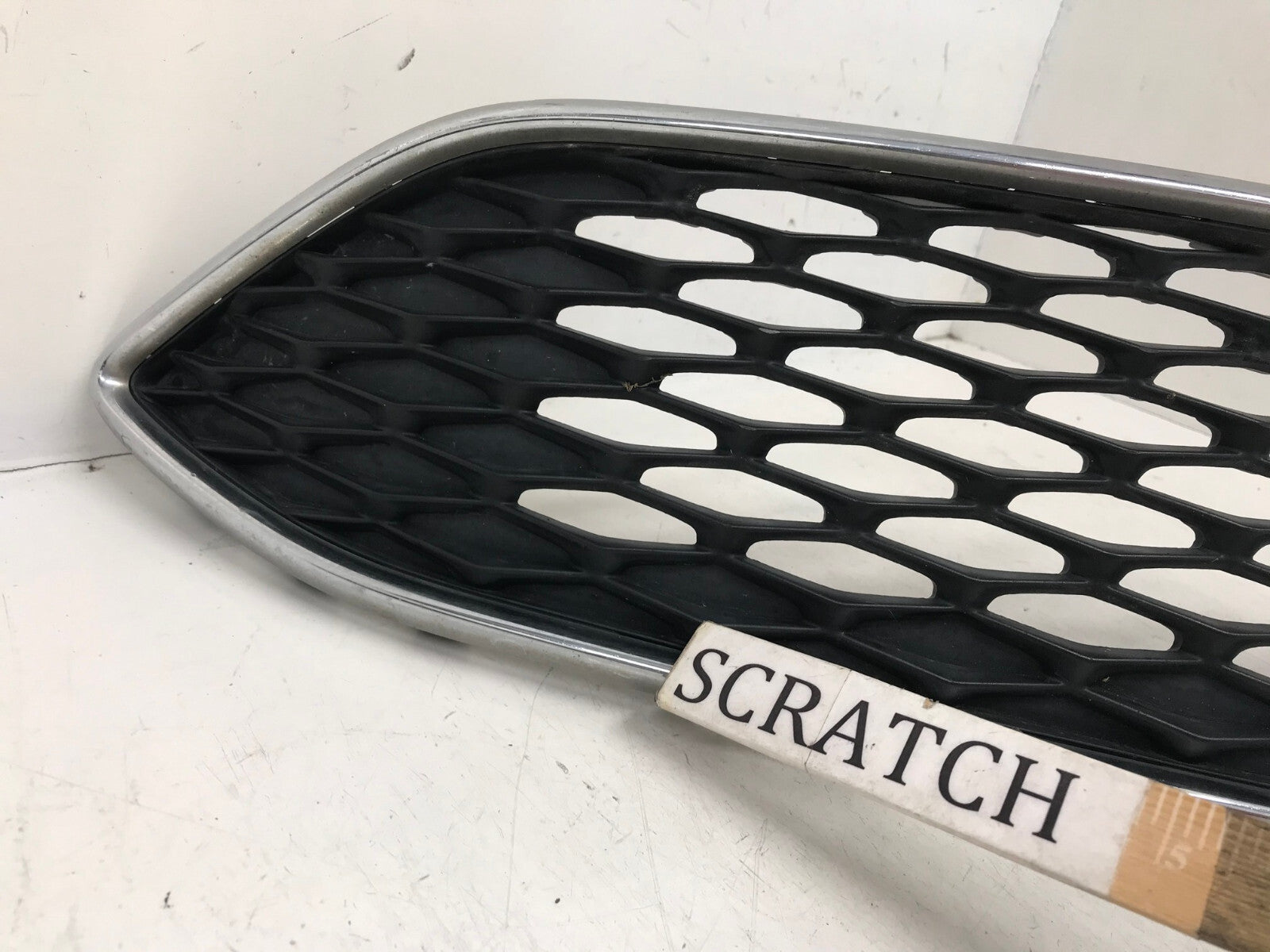 Grille Grill 2015 2016 2017 2018 Ford Focus F1EB-8200-BAW OEM