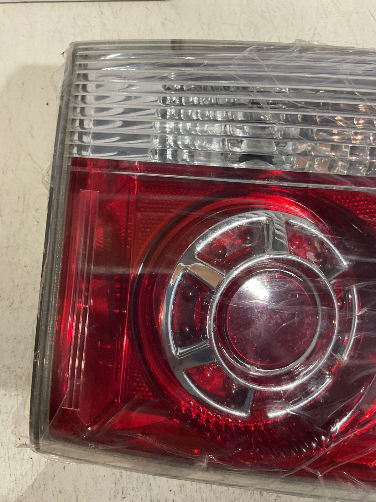 Tail light Damaged Right Passenger RH 2007-2012 GMC Acadia 20811961&itmmeta OEM