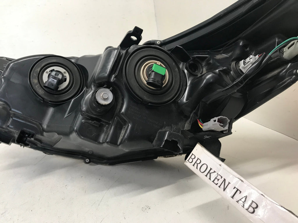 Headlight Damaged Passenger Right RH Toyota Highlander 2014-2016 811100E250 OEM