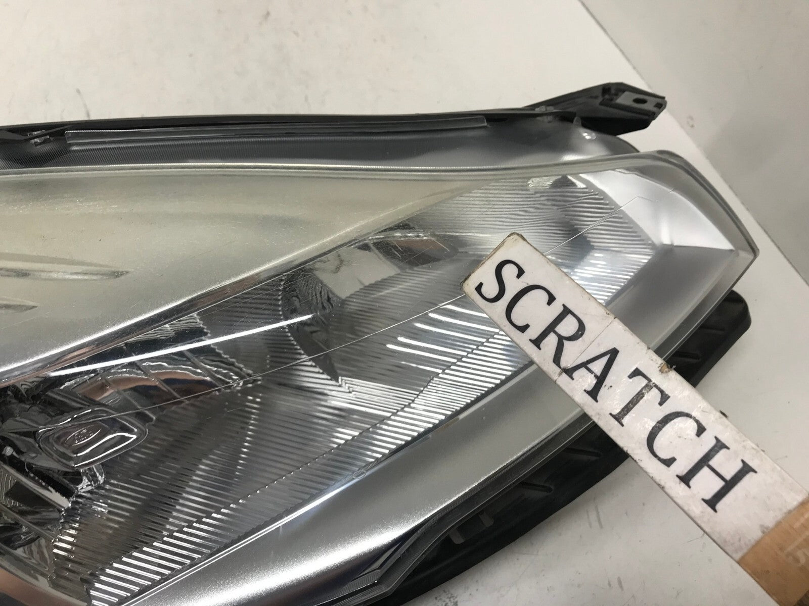 Headlight Damaged Passenger RH Right Ford Escape 2013-2016 44ZH-2090-A OEM