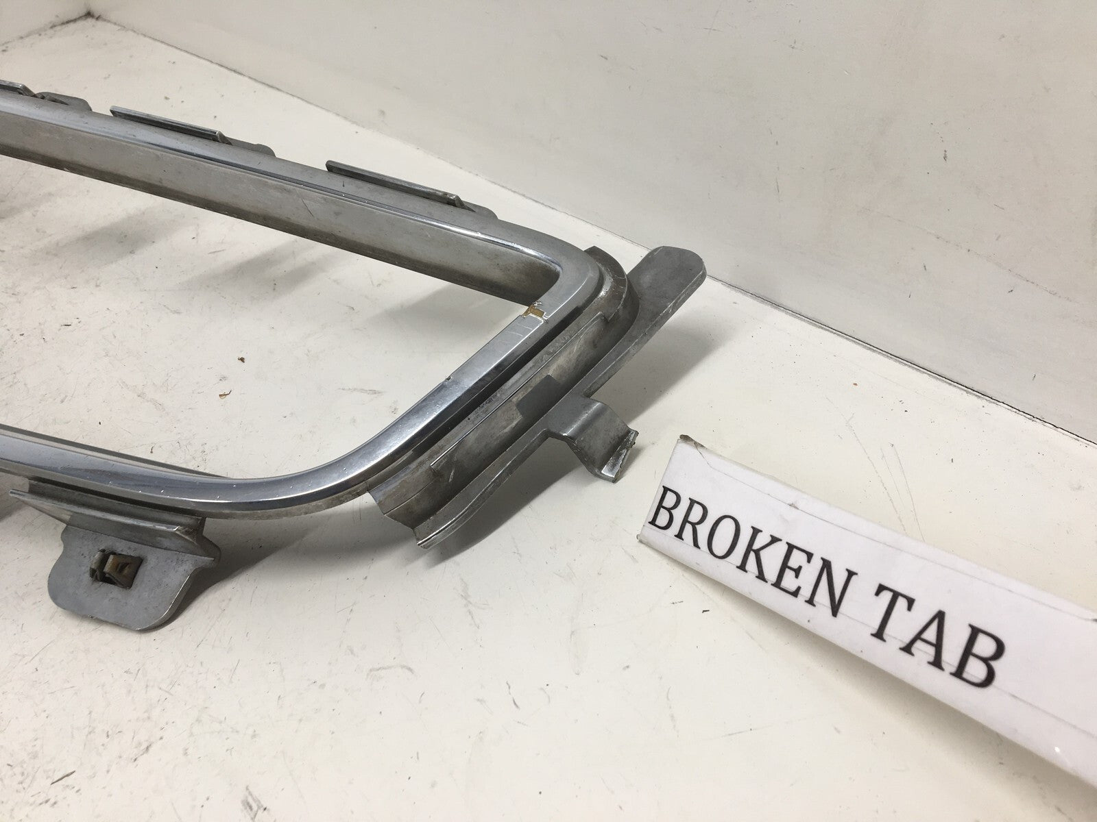Grille Grill Chevy Chevrolet Malibu 2008-2012 25784043 OEM