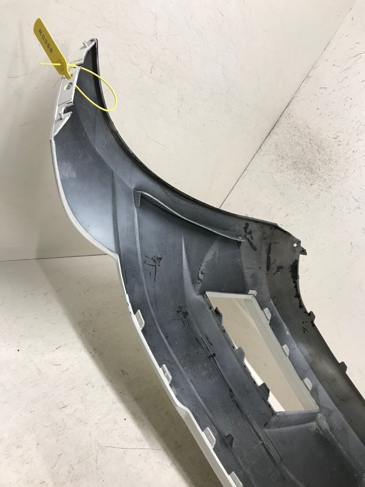 Front Bumper Cover White Mercedes-Benz GLK350 2010 2011 2012 2048804340 OEM