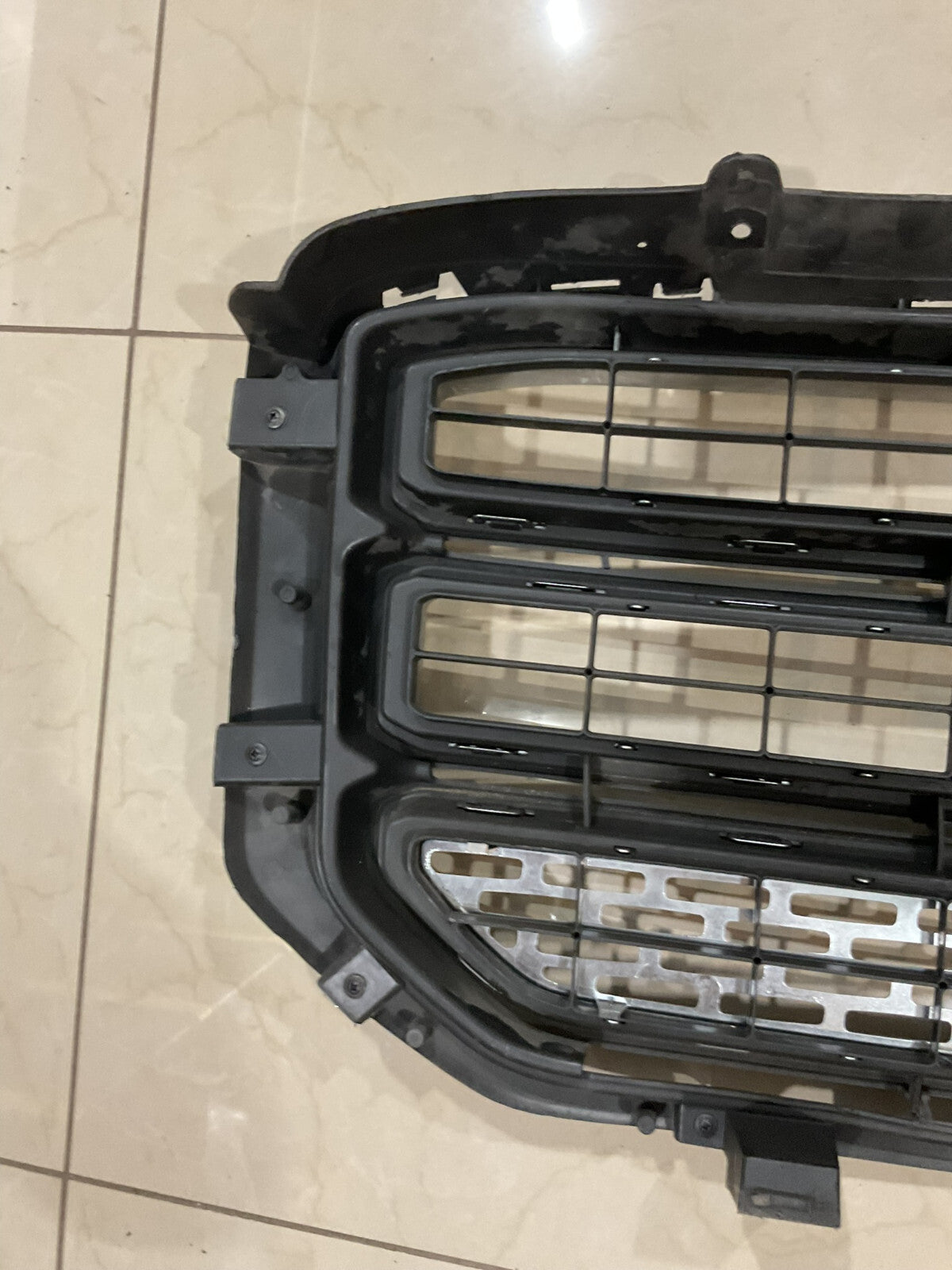 Grille Grill Black & Silver 2015-2018 GMC Yukon 84119634 OEM