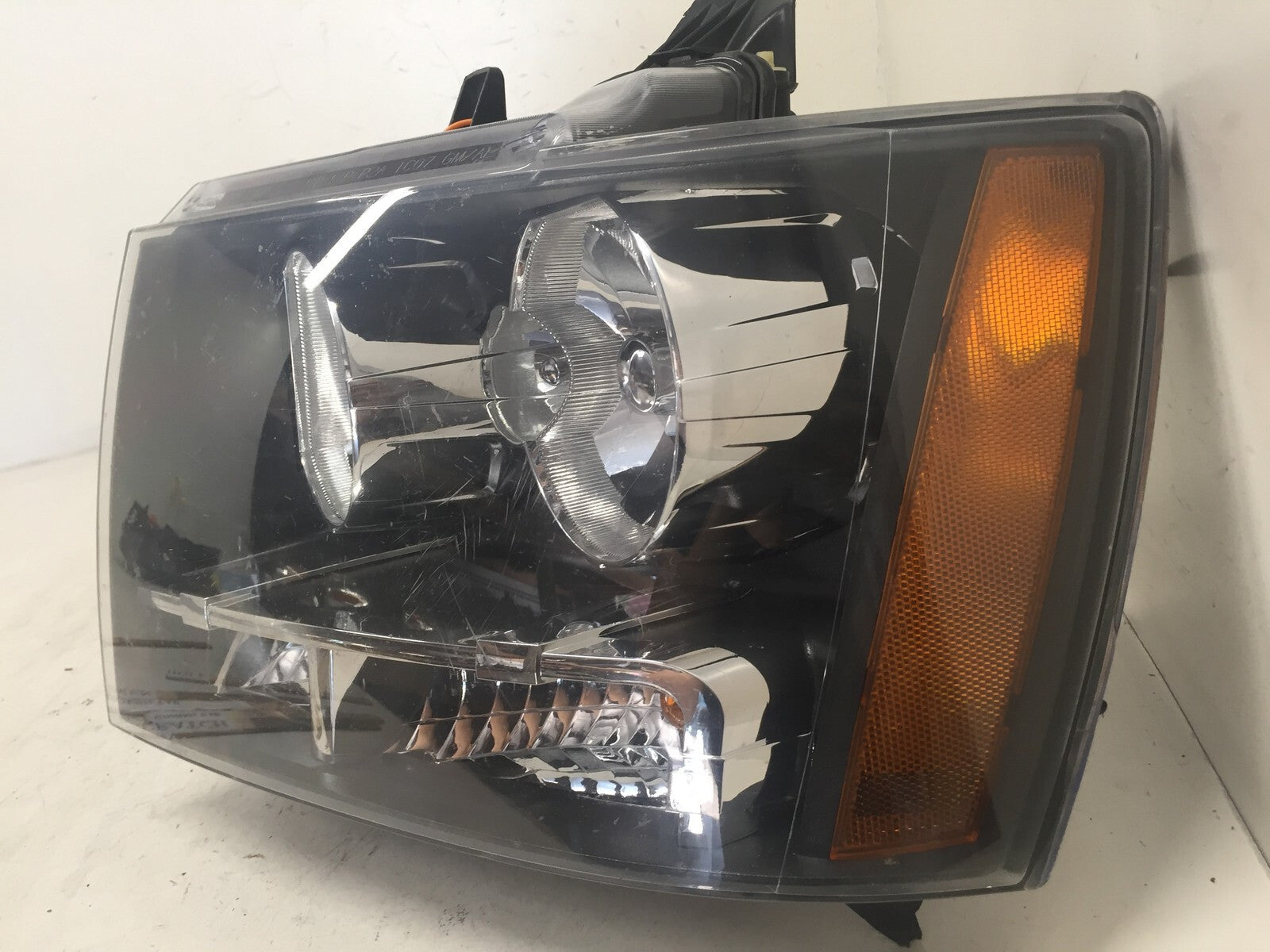 Headlight Damaged Driver LH 07-2014 Chevrolet Tahoe 07-13 Avalanche 22853025 OEM