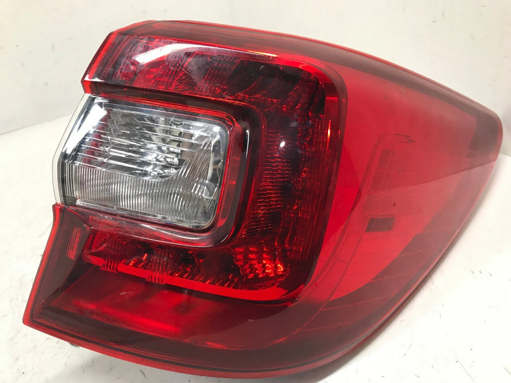 Tail light Damaged Passenger RH Right 2015-2019 Subaru Outback 84912AL05A OEM