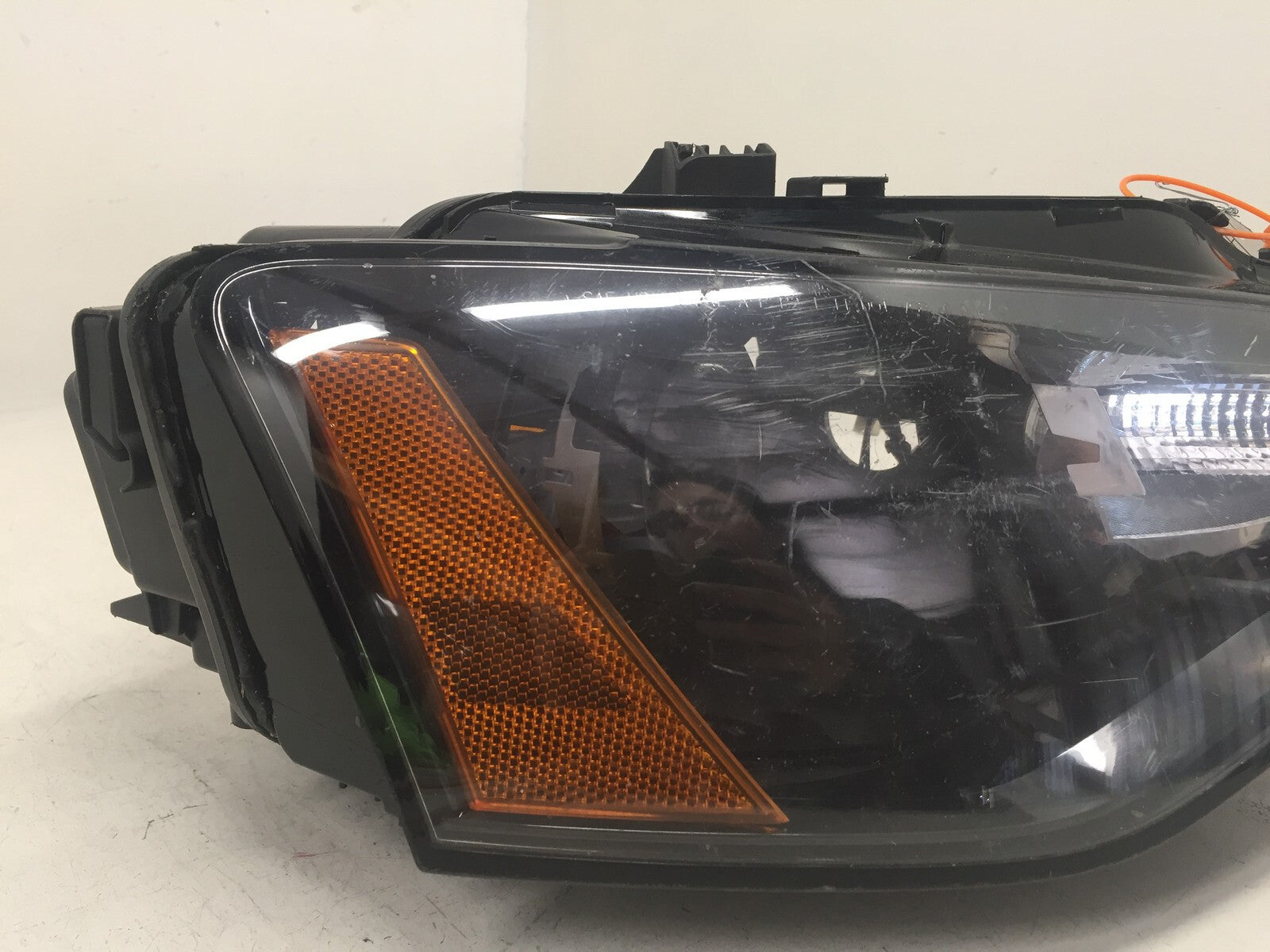 Headlight Damaged Xenon HID Passenger RH Audi A5 S5 2013-2019 8T0941006E OEM