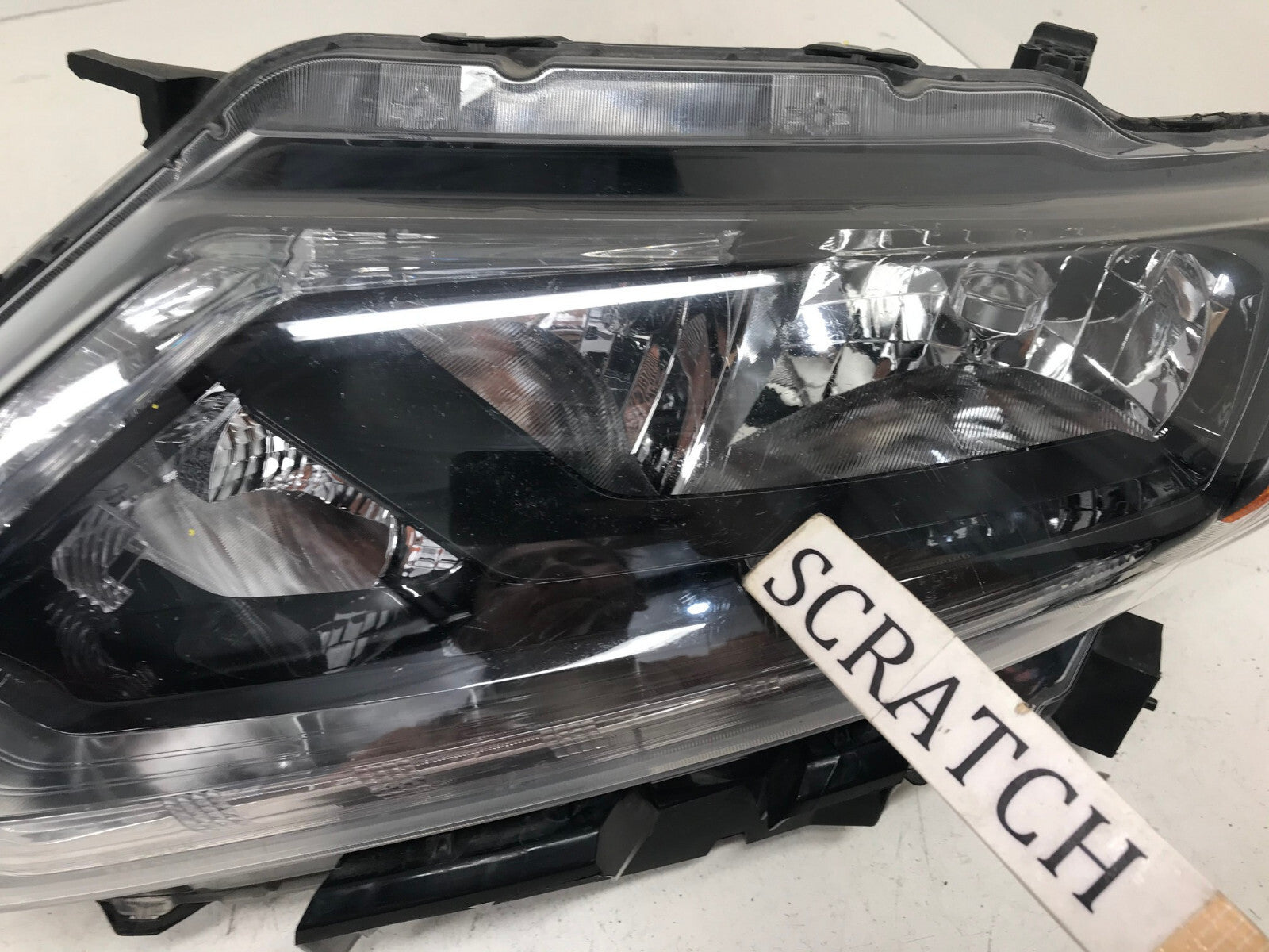 Headlight Damaged Left Driver LH Nissan Rogue 2014-2016 260604BA2A OEM