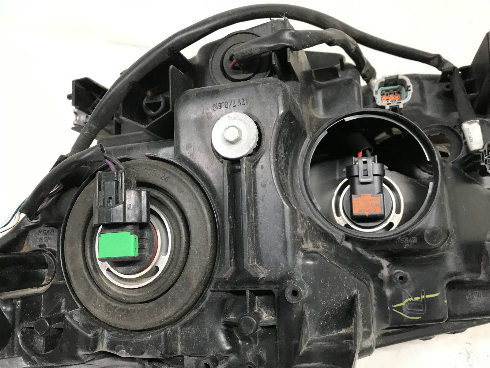 Headlight Damaged RH Right Nissan Rogue S SL SV Models 14-2016 260104BA2A OEM