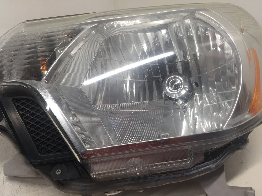 Headlight Damaged Head Lamp Driver LH Toyota Tacoma 2012-2015 8115004180 OEM