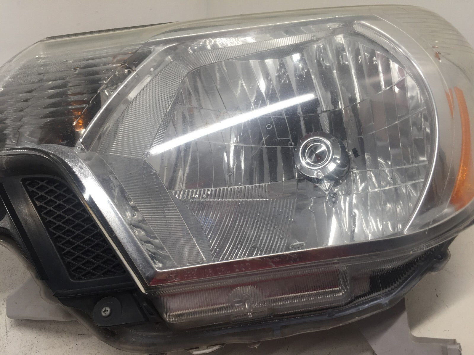 Headlight Damaged Head Lamp Driver LH Toyota Tacoma 2012-2015 8115004180 OEM