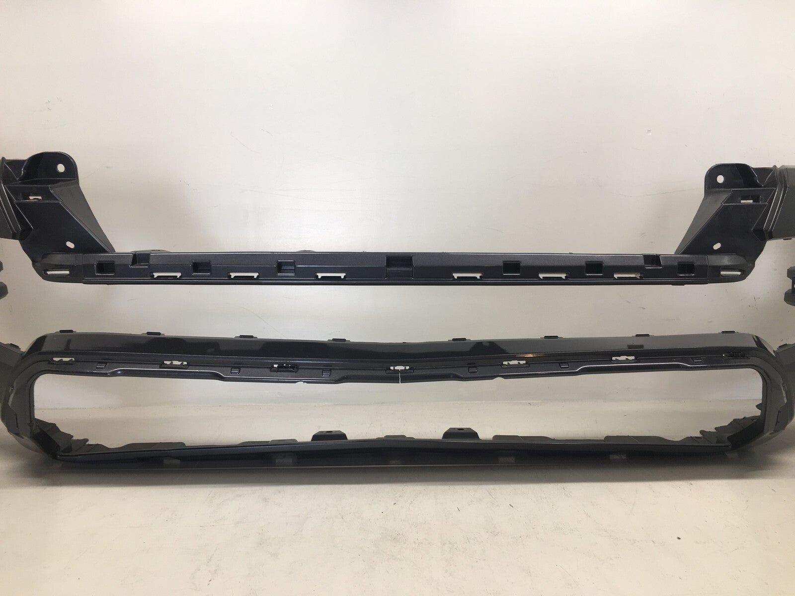 Front Bumper Cover Toyota Tacoma SR/SR5/Limited w/o Flare Holes 2016-2018 OEM