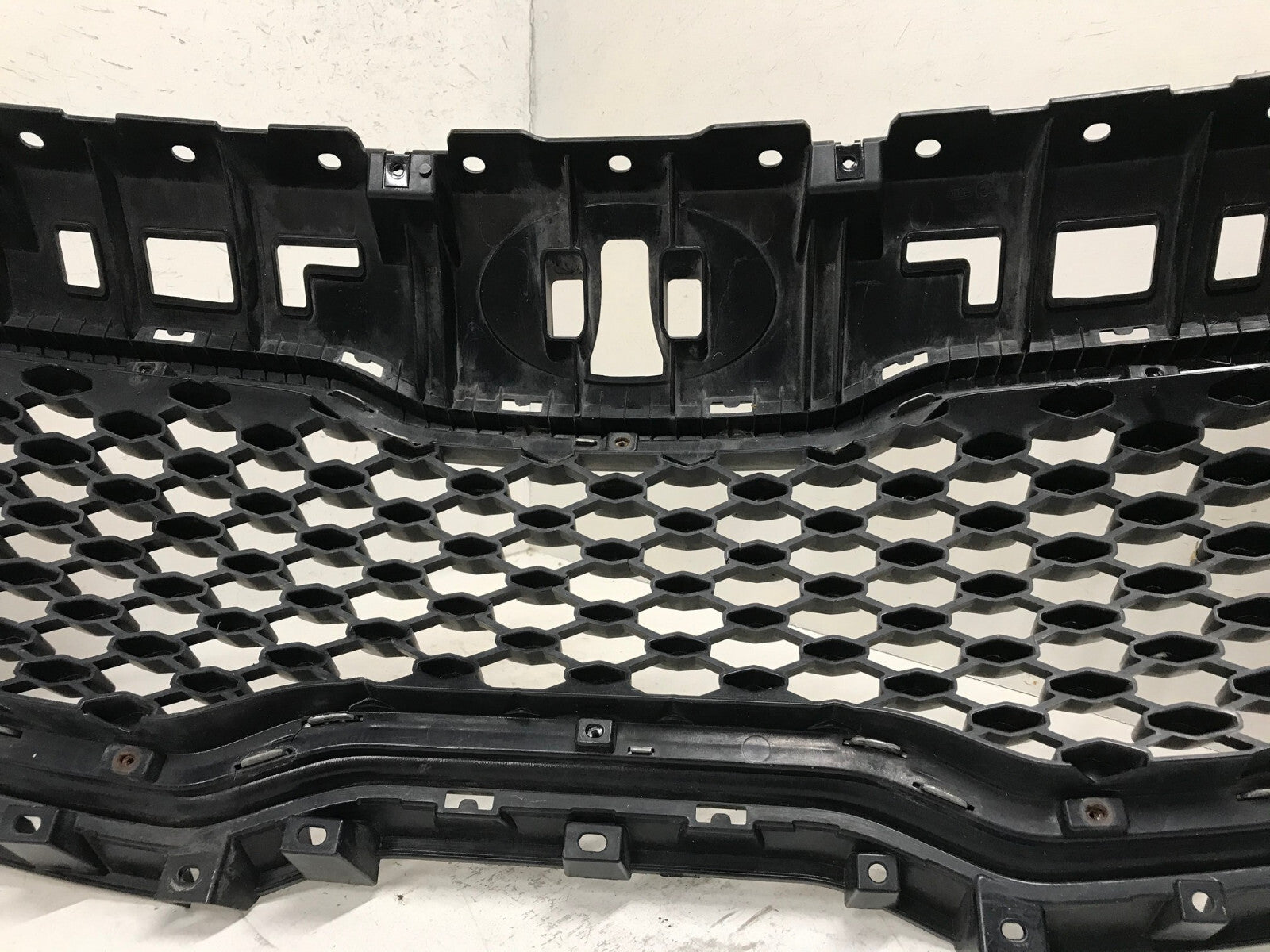 Grill Grille Kia Sportage 2017 - 2019 86352-D9010 OEM