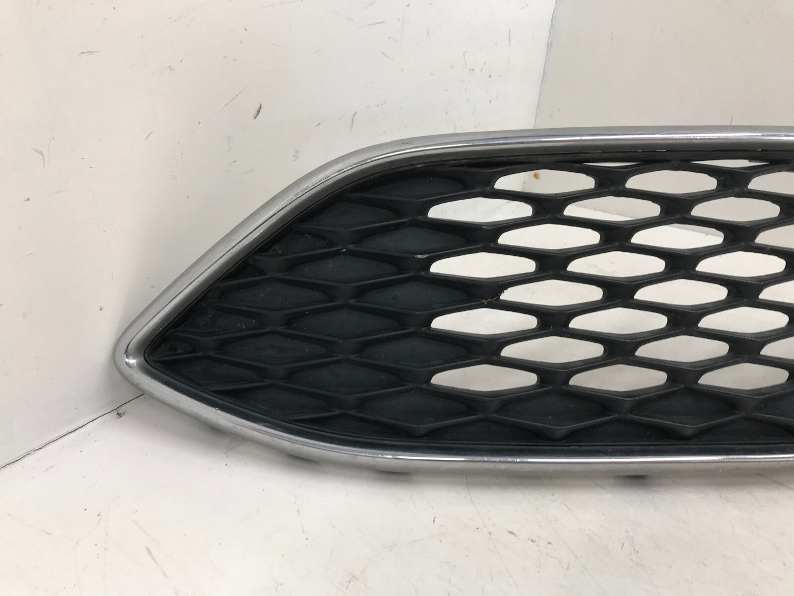 Grille Grill 2015 2016 2017 2018 Ford Focus F1EB-8200-BAW OEM