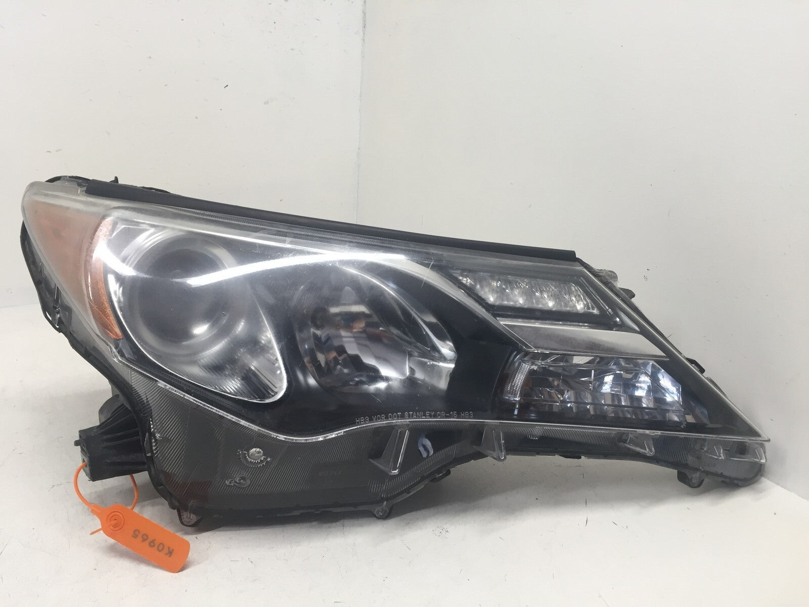 Headlight Damaged Lamp Passenger Right RH Toyota RAV4 2013-2015 OEM