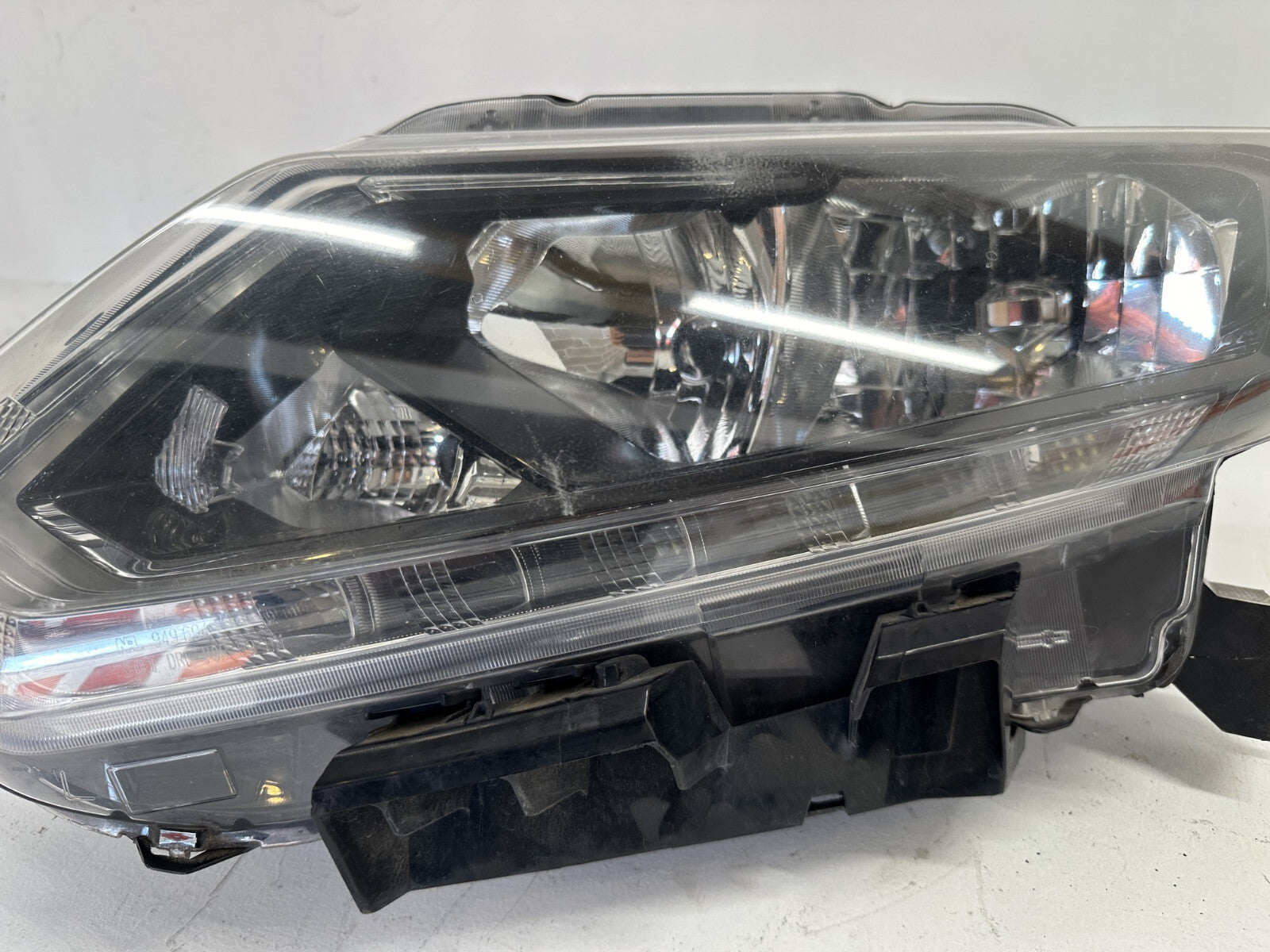 Headlight Damaged Driver LH 2014-2016 Nissan Rogue 26060-5HA0A, 260604BA0A OEM