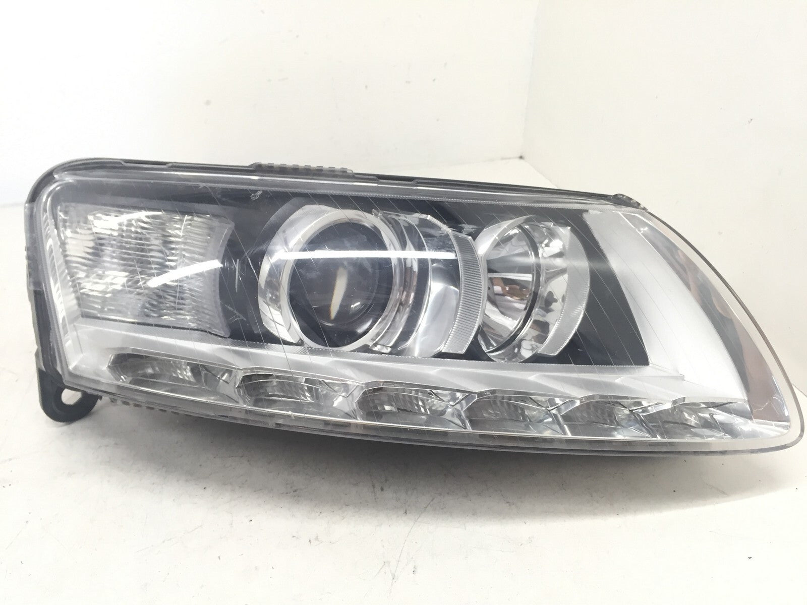 Xenon HID Headlight Damaged Passenger RH Audi A6 S6 2009-2011 4F0941004DG OEM2