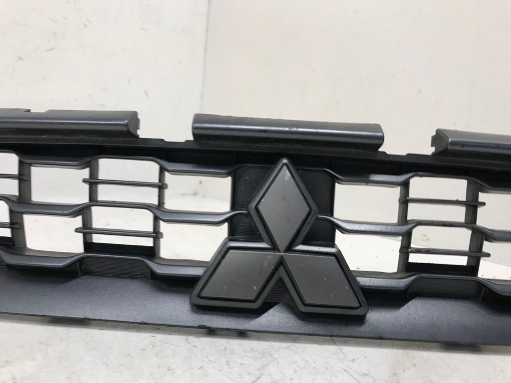 Grill Grille 2013-2015 Mitsubishi Outlander 6402A318 OEM