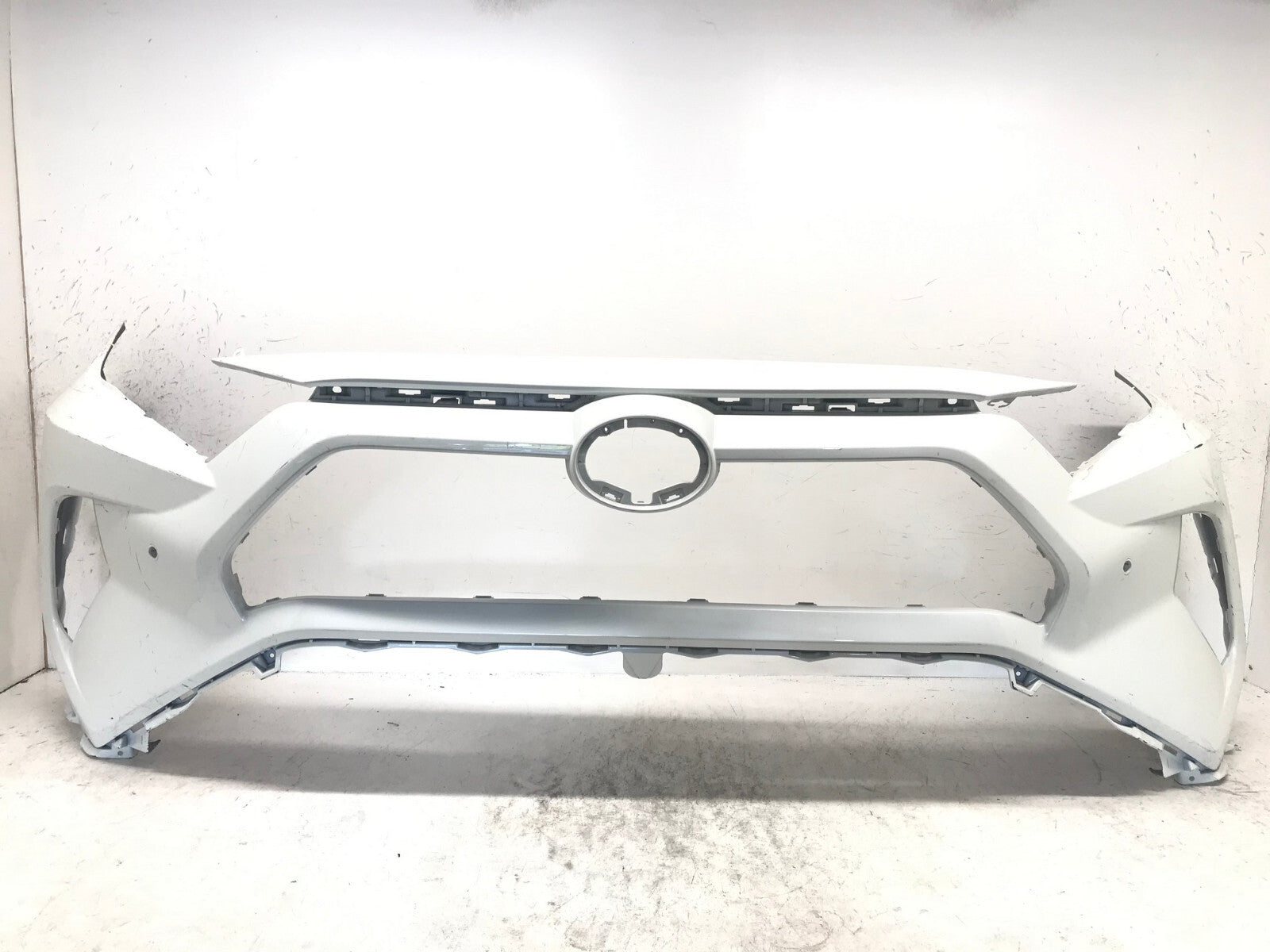 Front Bumper Cover 070 19-2021 Toyota RAV4 LE/XLE/XLE Premium w/Sensor Holes OEM