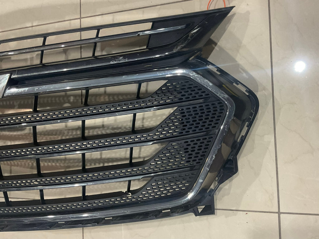 Grille Grill Silver & Black 2018-2021 Chevrolet Traverse 23376132 OEM