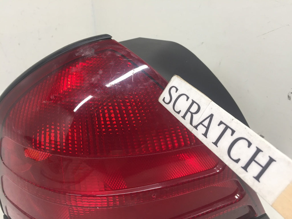 Tail light Damaged Lamp Driver LH Ford Crown Victoria 04-2011 8W7Z-13405-A OEM