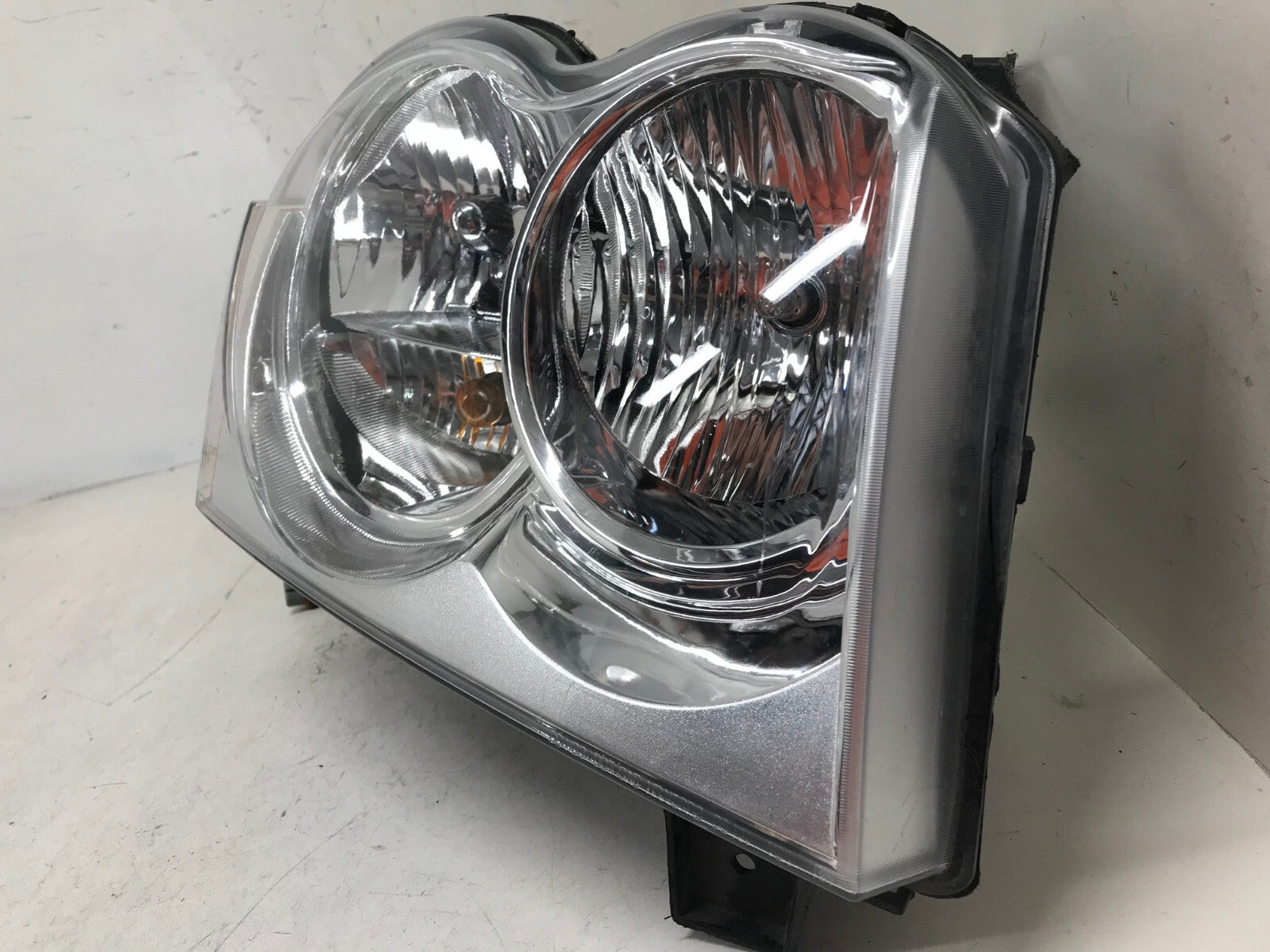 Headlight Damaged Lamp Passenger RH Jeep Grand Cherokee 2005-2007 55156350AK OEM