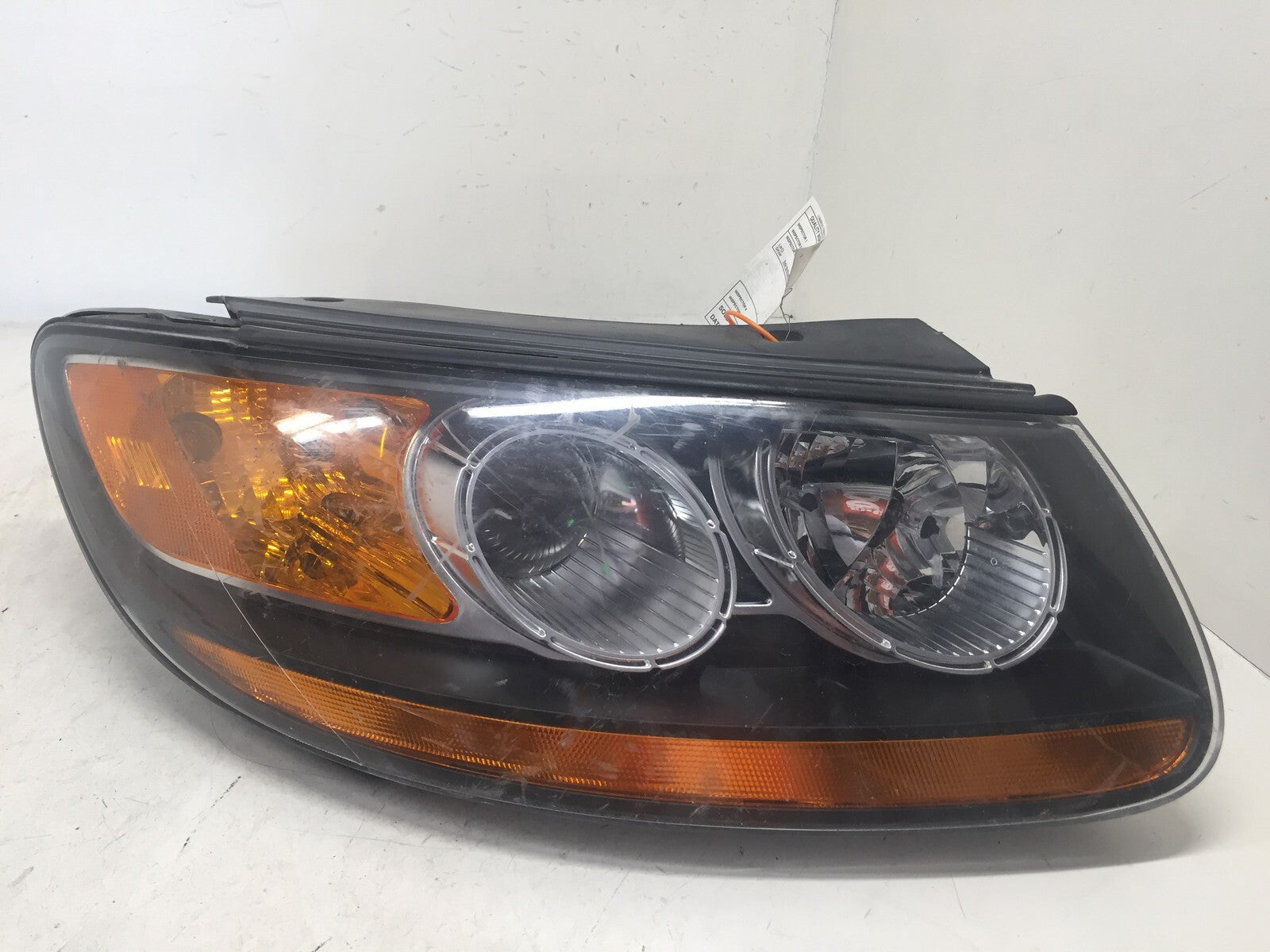 Headlight Damaged Passenger Side RH Hyundai Santa Fe 2010-2012 92102-0W100 OEM
