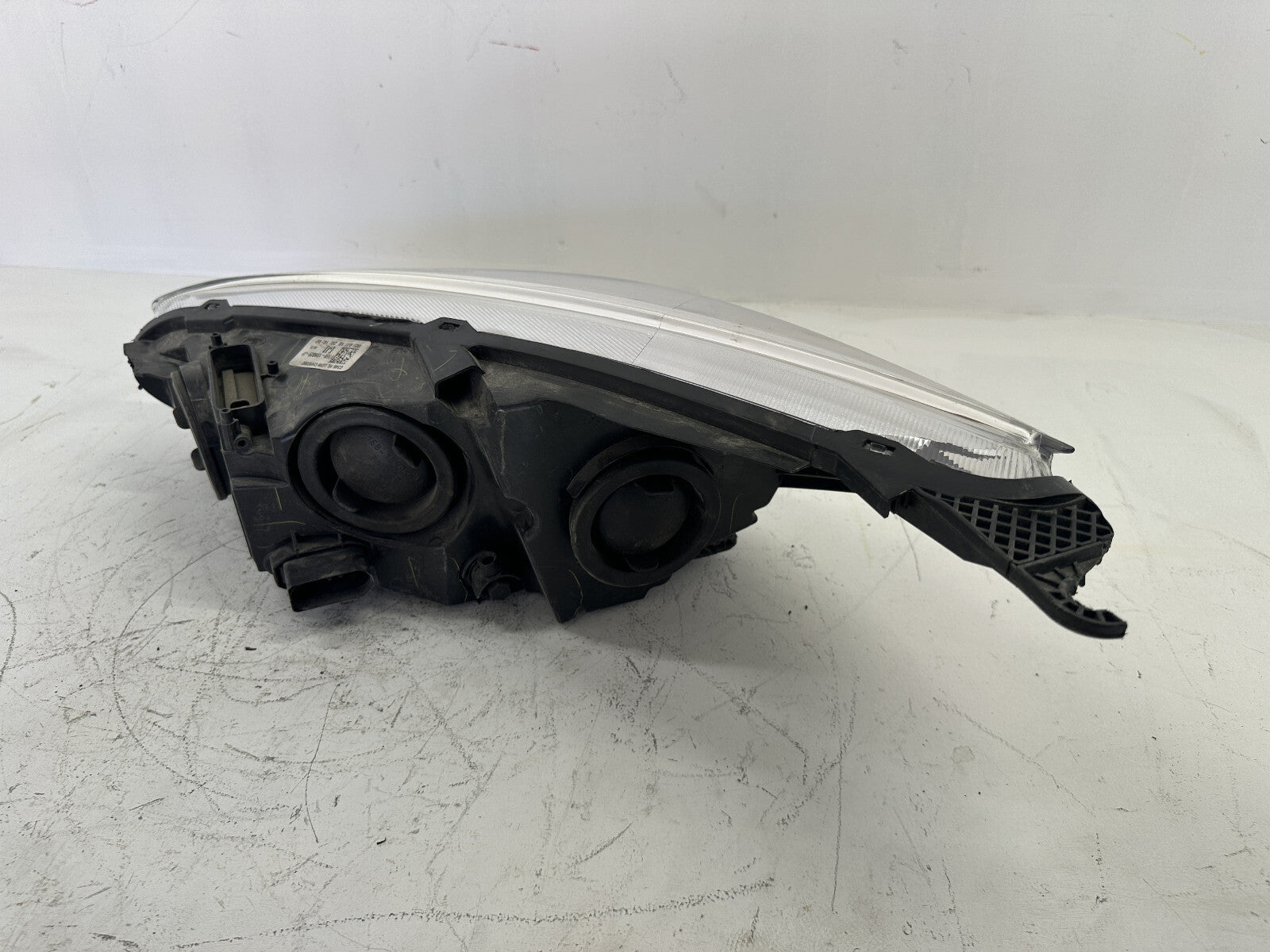 Headlight Damaged Right Passenger RH 2015-18 Ford Focus FO2503340C/FO2502338 OEM