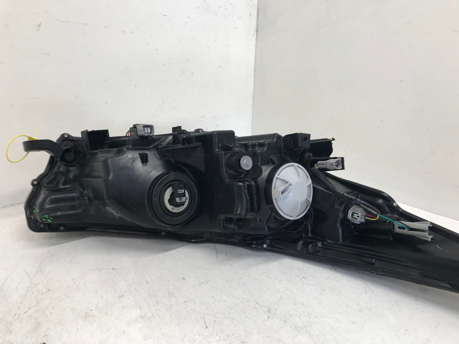 Halogen Headlight Damaged Driver LH Toyota Highlander 2017-2019 811500E330 OEM