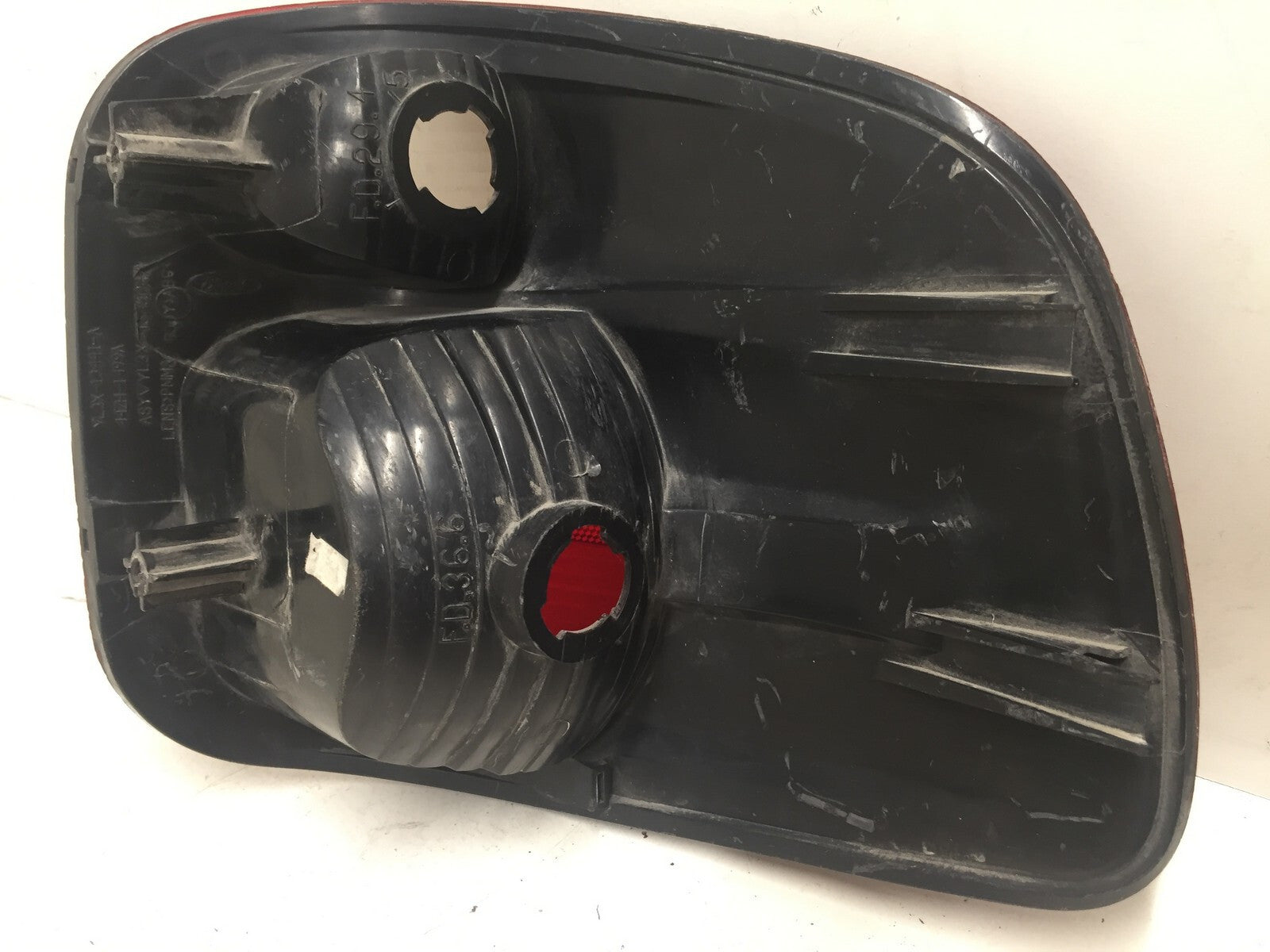 Taillight Damaged Tail Lamp Driver Rear Left LH Ford Pickup Truck F150 00-04 OEM