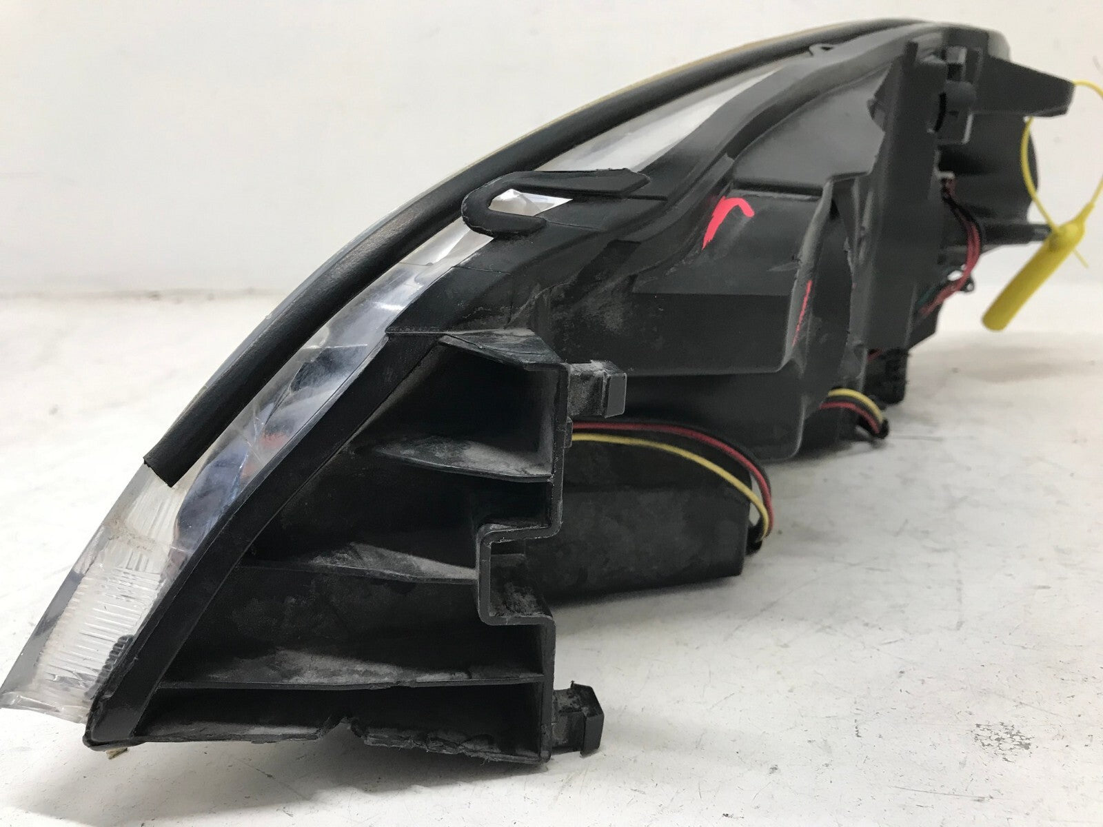 Headlight Damaged Passenger RH Chevy Impala Monte Carlo 2006-2016 25958360 OEM