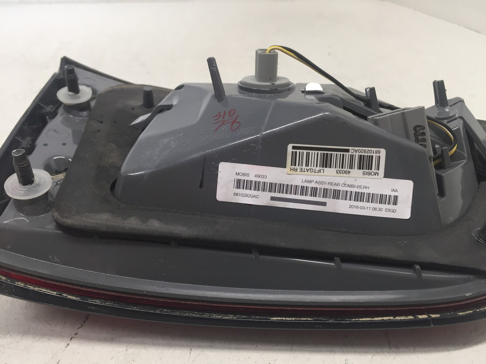 Inner Tail light Damaged Lamp Passenger Jeep Cherokee 14-2018 68102920AC OEM