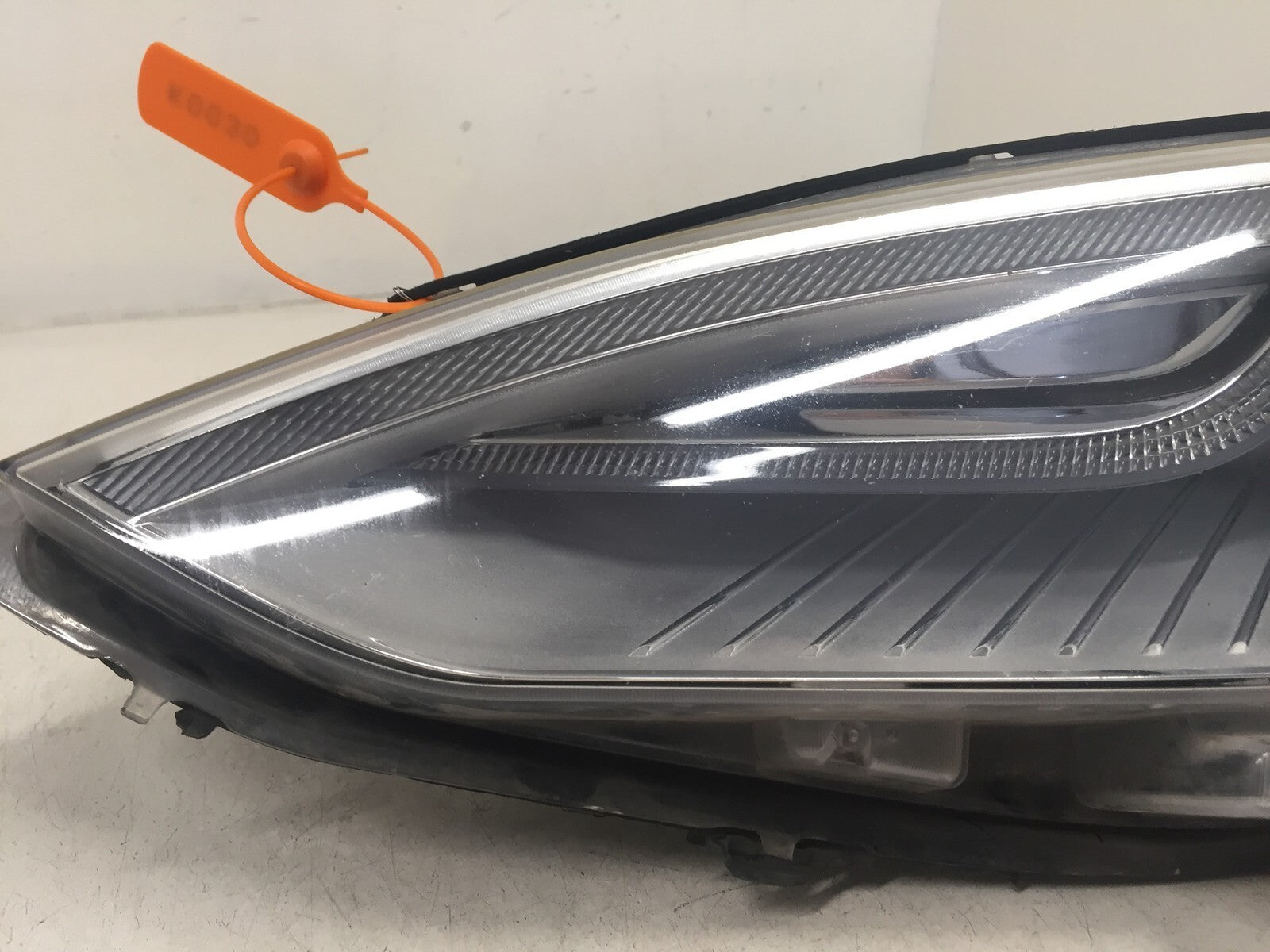 HID Headlight Headlamp Left Driver LH Tesla Model S 16 17 6005906-00-D OEM